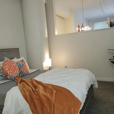 Free Parking! Downtown Lucas Oil- Conv Center Skywalk#5 Apartment